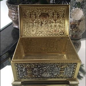Jewelry box